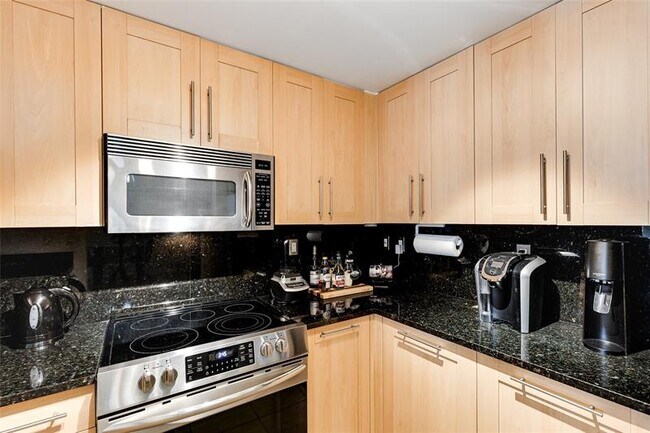 Building Photo - 511 SE 5 Ave