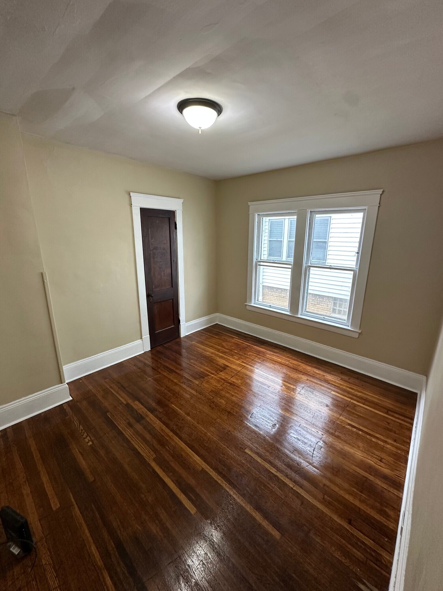 Building Photo - 1302 W 102nd St