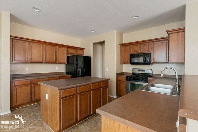 Building Photo - Beautiful 3Bdm 3Ba Home with Loft in Prime Surprise!