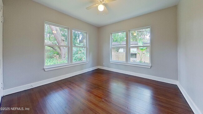 Building Photo - 257 E 47th St