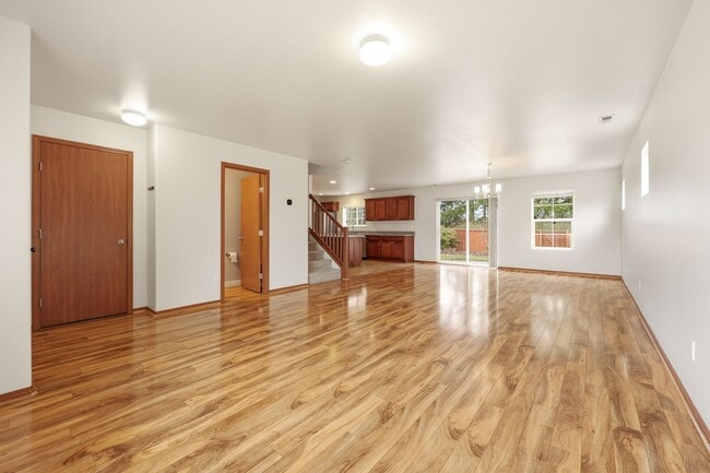 Building Photo - 3 bed 2.5 bath updated home in Tumwater School District - 2300 sq.ft. - fenced back yard.