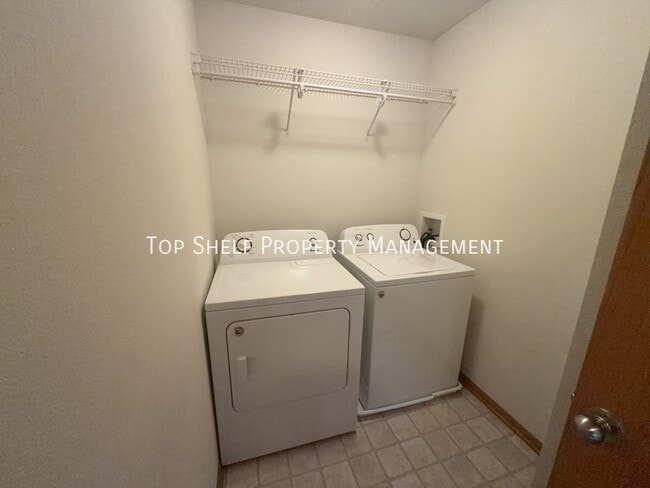 Building Photo - 4404 SW Elm Ct