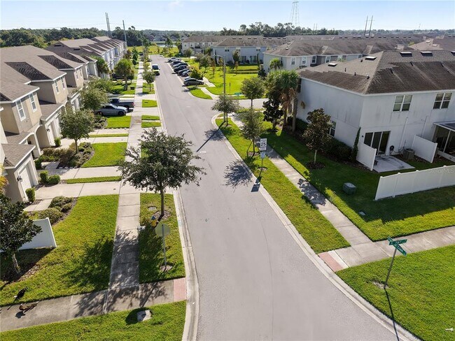 Building Photo - 7042 Summer Holly Pl