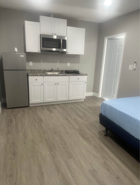 Building Photo - 12279 Florida Woods Ln
