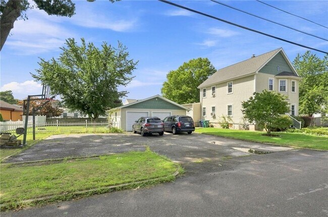 Building Photo - 51 Pettaconsett Ave