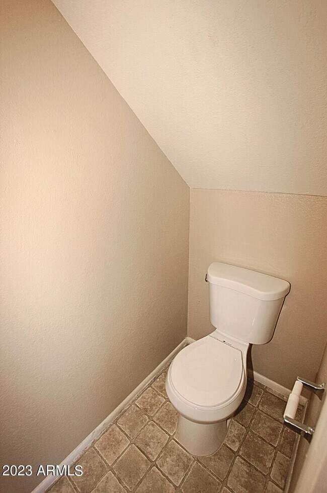 Building Photo - 410 E 9th Ave