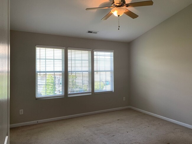Building Photo - Perfectly Located 2 Bedroom Suite Townhome...