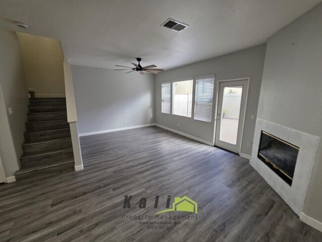 Building Photo - 6233 Avenida De Las Vistas