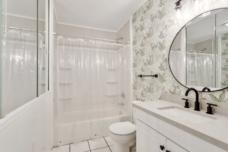 Building Photo - 18030 Derbes Dr