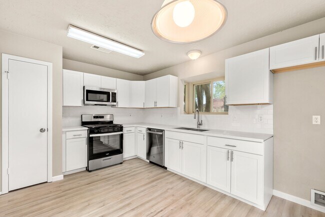 Building Photo - 2530 Spring Dusk Dr