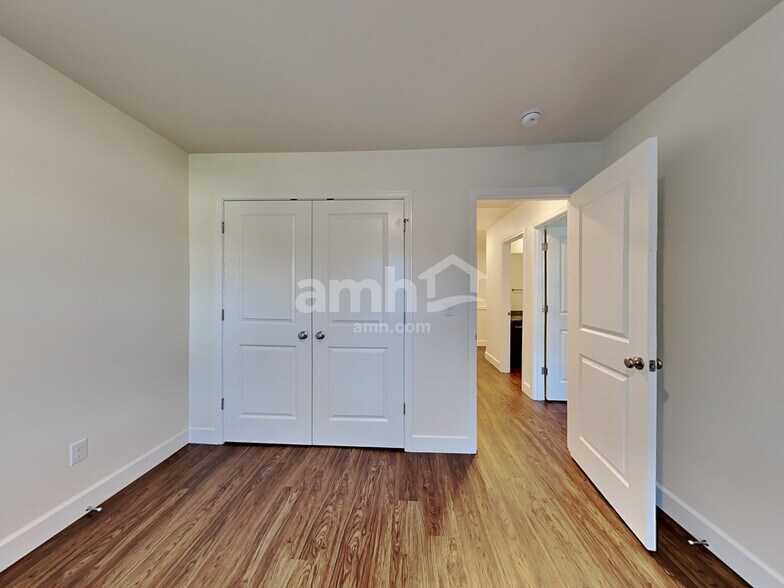 Building Photo - 13938 106th Ave E