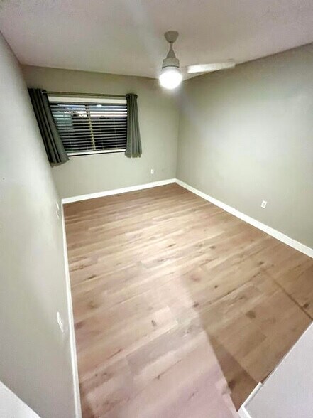 Guest room - 6824 Hyde Park Dr