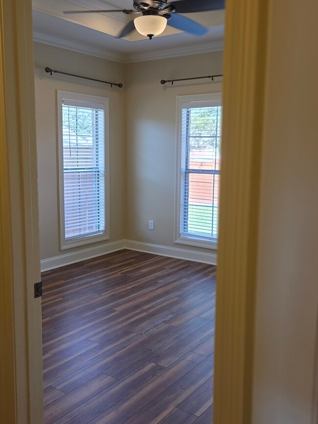 Building Photo - 462 Pinebrook Cir