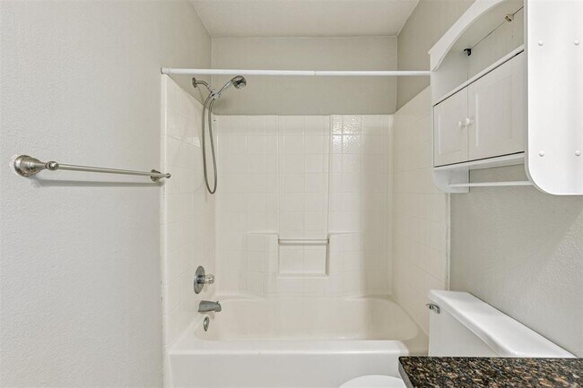 Building Photo - 2101 Harbor Dr