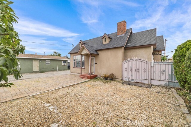 Building Photo - 10250 Western Ave