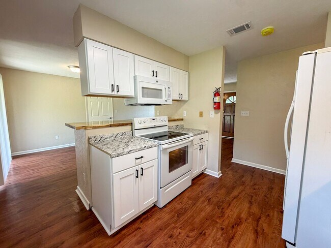 Building Photo - Move-in Ready Recently Updated 4BR/2BA House in Alachua! *Approved Application*