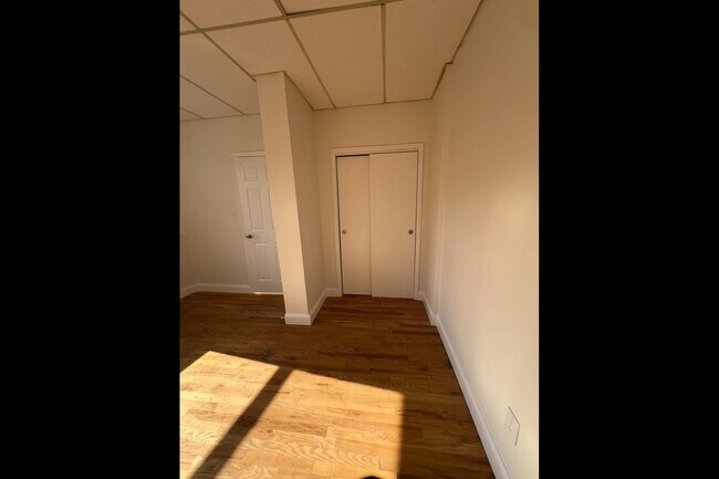 Building Photo - 308 Maple Ave