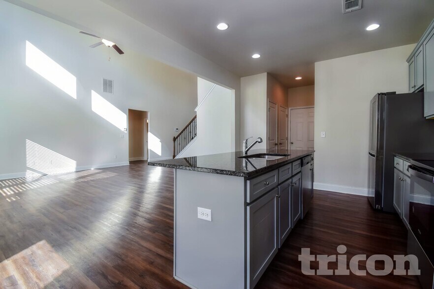 Building Photo - 4061 Bella View Ln