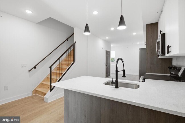 Building Photo - 2330 N 16th St