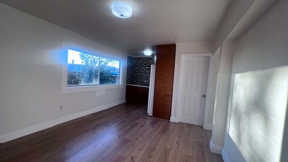 Building Photo - 6559 Simson St