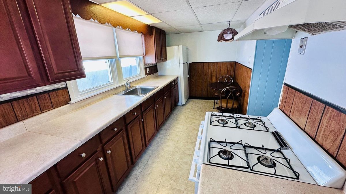 Building Photo - 126 3rd St