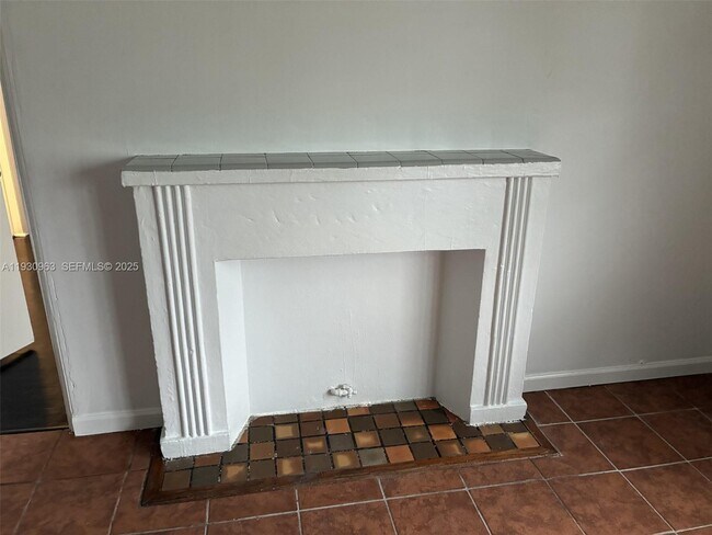 Building Photo - 2469 Flamingo Pl