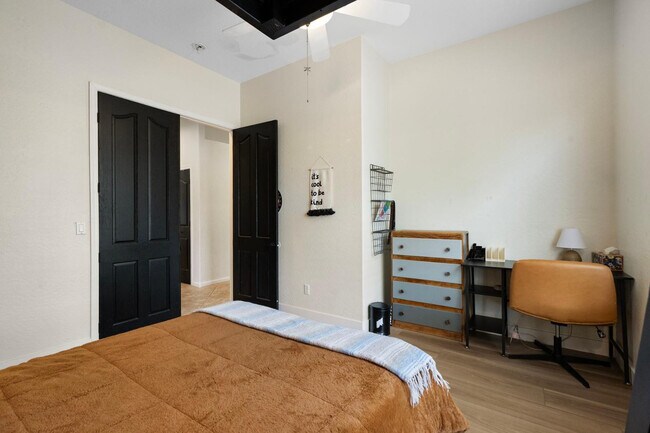 Building Photo - 5404 E Lonesome Trail