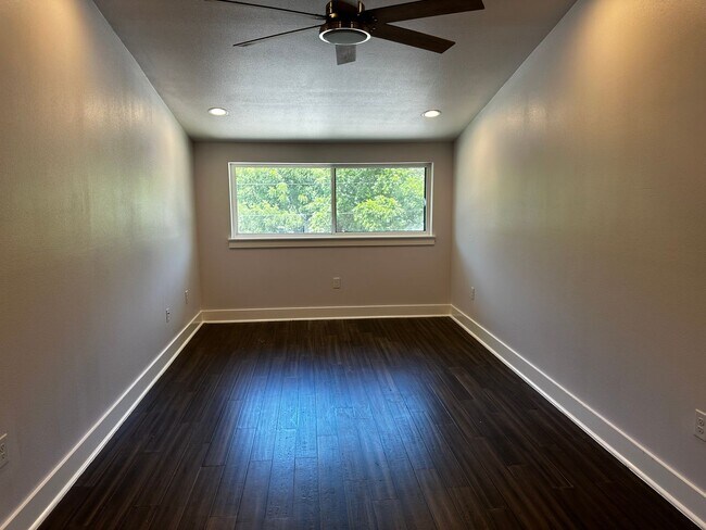 Building Photo - TX-AUS-113DEN