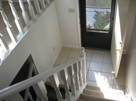 Building Photo - 670 Voiles Pl