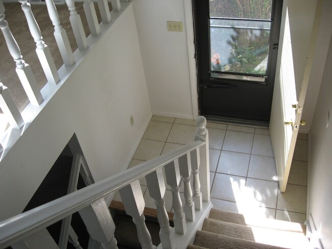 Building Photo - 670 Voiles Pl