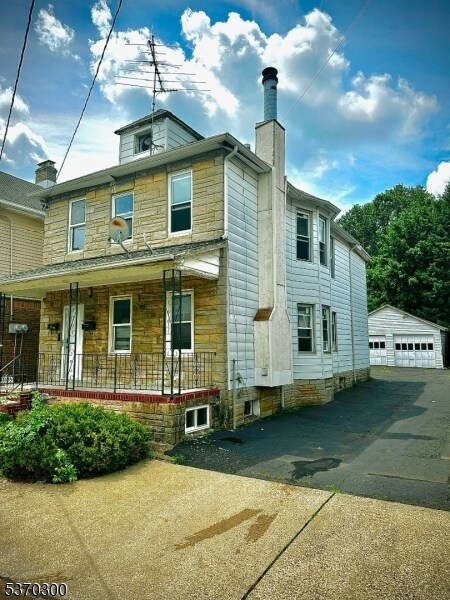 Primary Photo - 1760 Winfield St