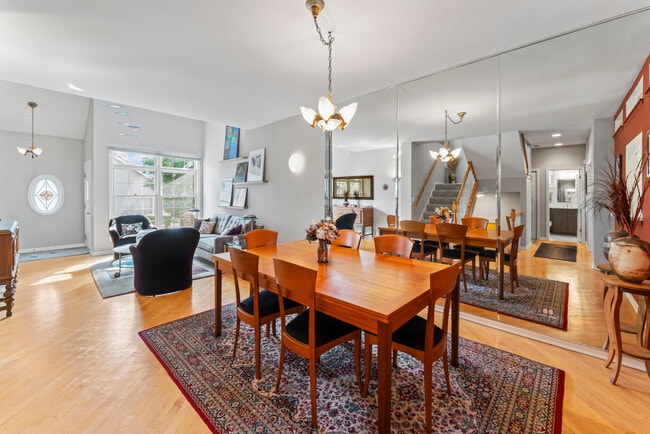 Building Photo - 566 W Bridge View Ct