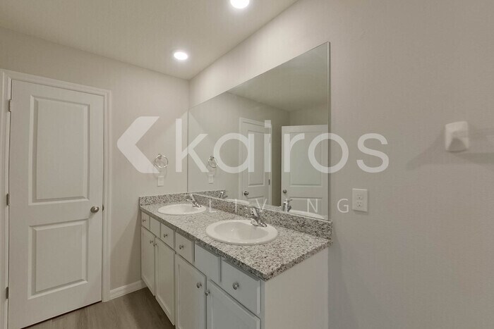 Building Photo - 8675 SW 43rd Ter
