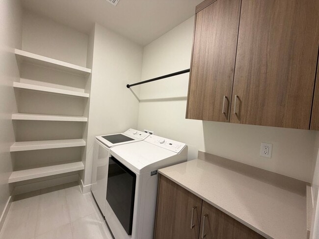 Building Photo - BRAND NEW TOWNHOME FOR RENT BY CRIMSON CLIFFS!