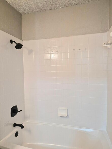 Building Photo - 216 Pine Meadow Dr