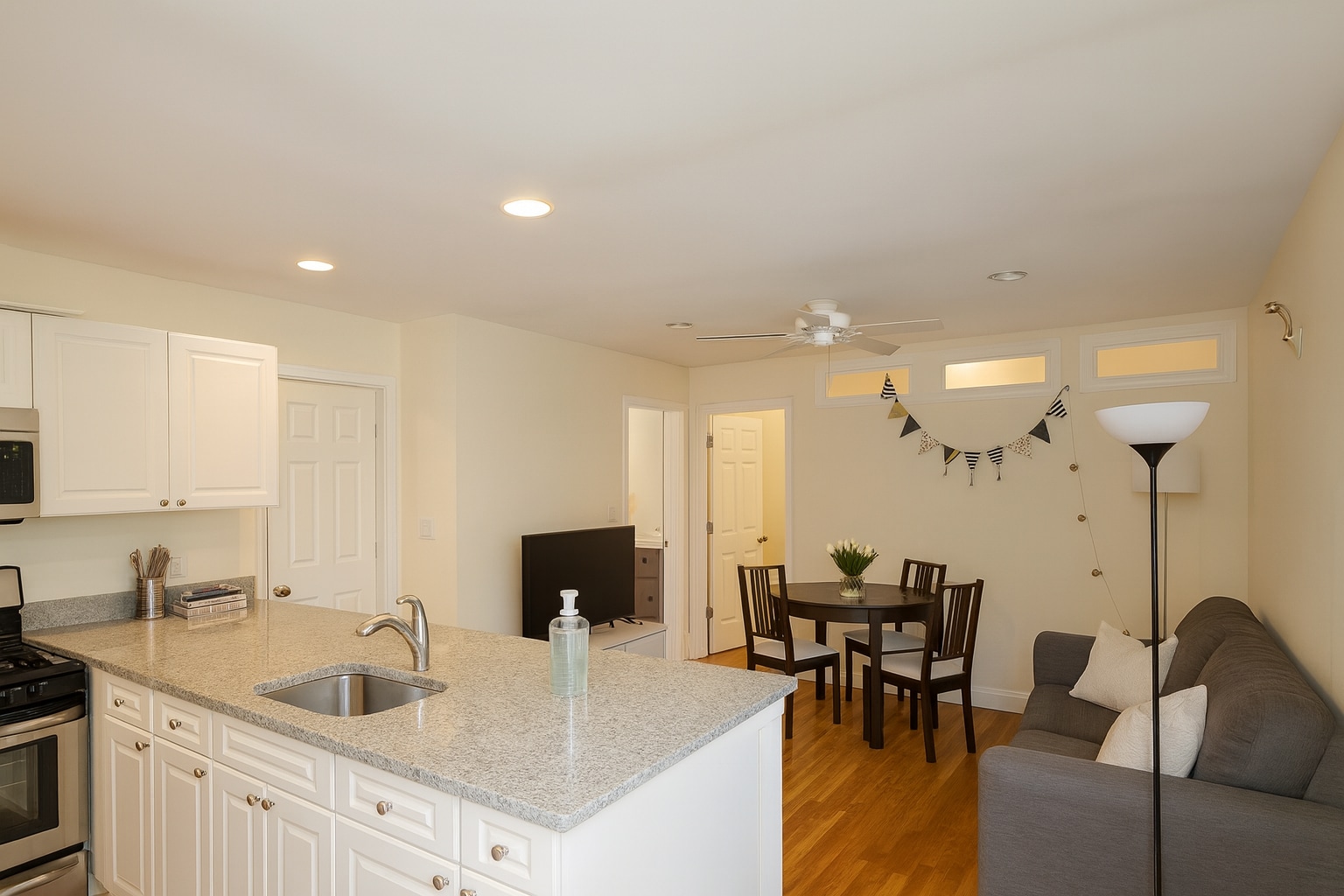 Building Photo - 56 Egmont St