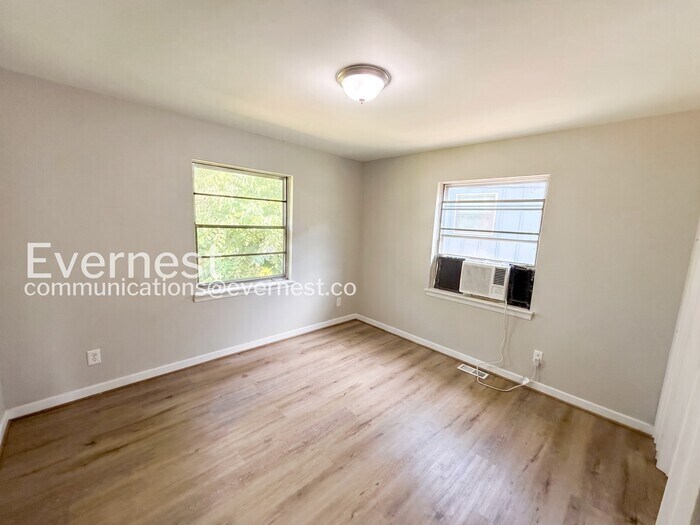 Building Photo - 1645 18th Way SW