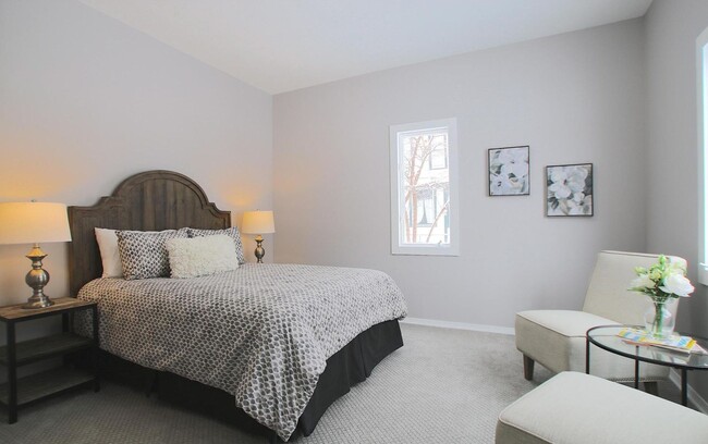 Building Photo - 220 E 27th St