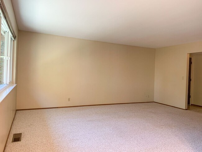 Building Photo - Comfortable Single-Level Living in a Prime Los Gatos Location