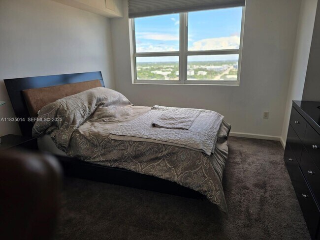 Building Photo - 610 W Las Olas Blvd