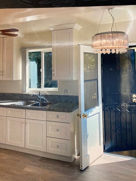 Kitchen - 1636 S Westgate Ave