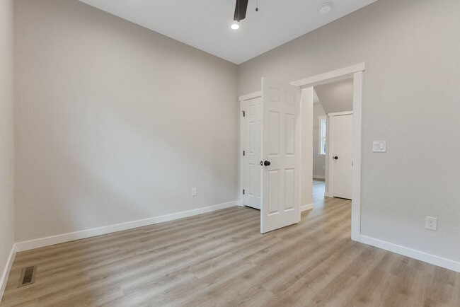 Building Photo - Darling 4 Bed, 2 Bath Home in Spokane!