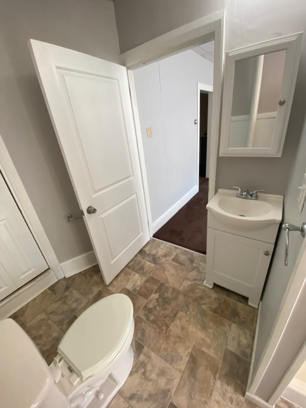 Building Photo - 423 E Main St