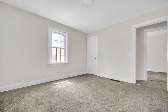 Building Photo - 1215 Sunford Ave SE