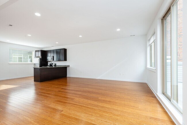 Building Photo - 1221 Mt Vernon St