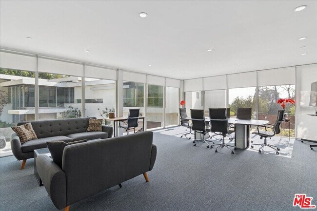 Building Photo - 1232 Sunset Plaza Dr