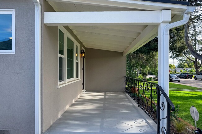 Building Photo - 431 Deodar Ave