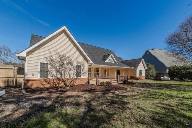 Building Photo - 611 Bay Laurel Cir