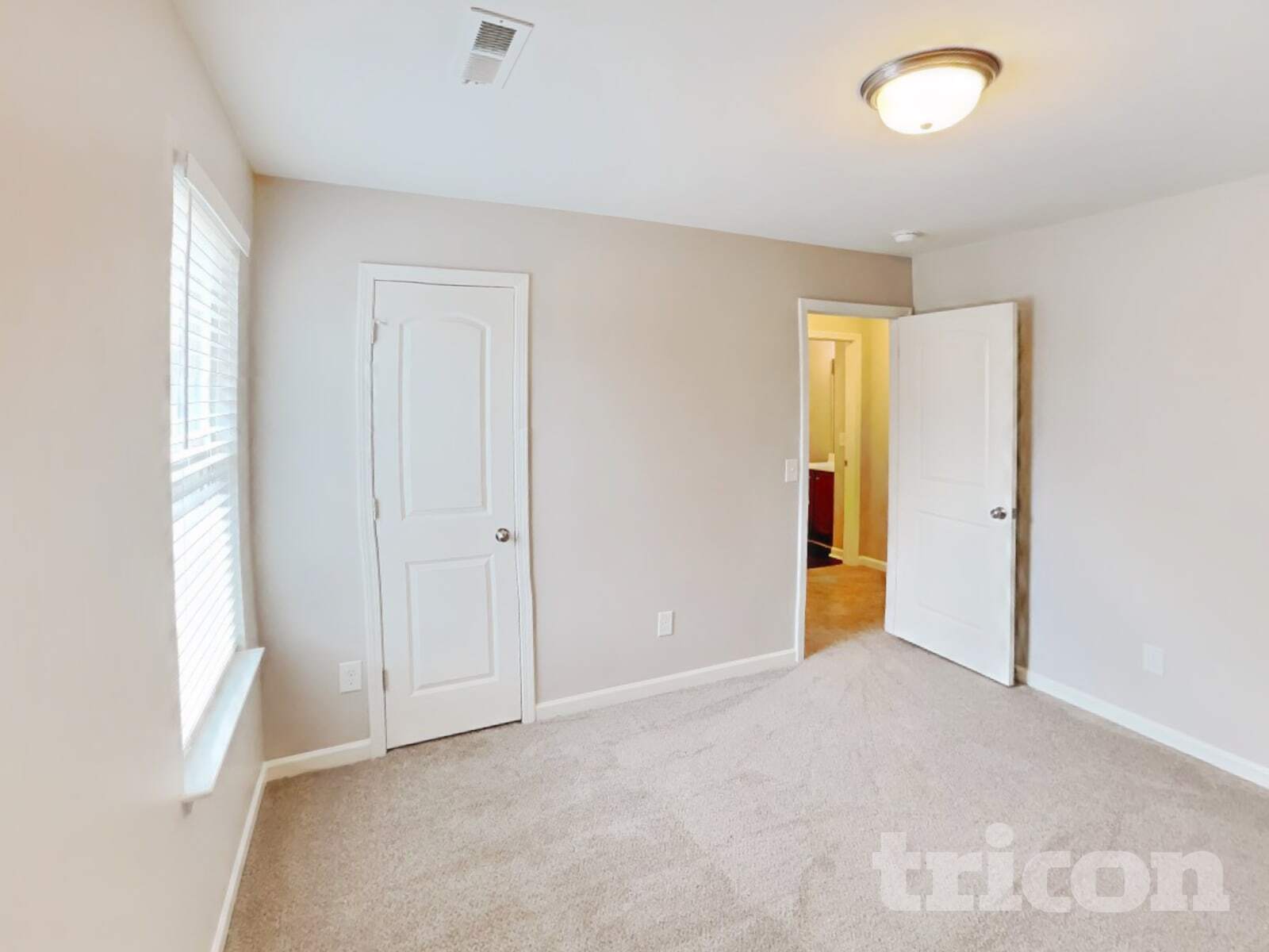 Building Photo - 1505 Hamilton Hills Dr