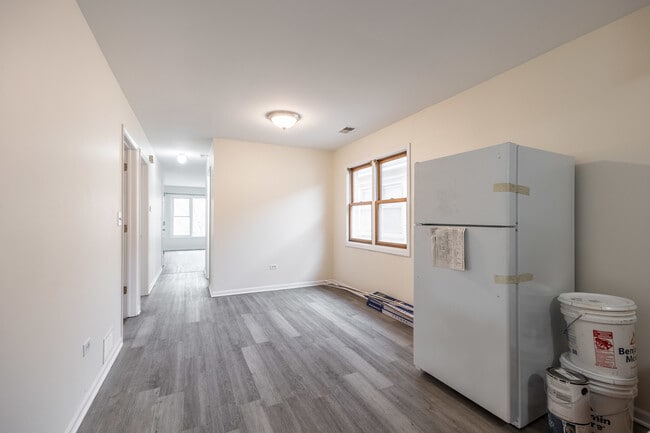 Building Photo - 6323 W Fullerton Ave